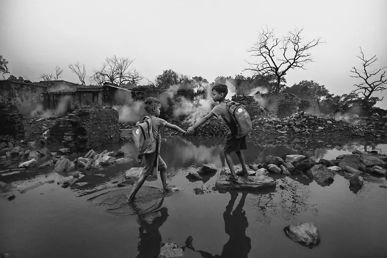 Sourav Das_A Gentle Hold in Harsh Times_Honorable Mention